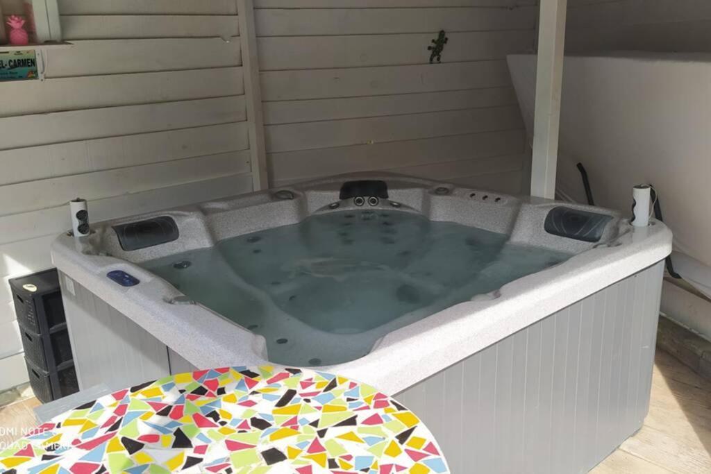 Appartement Tout Confort Au Calme Avec Jacuzzi Mouguerre Kültér fotó